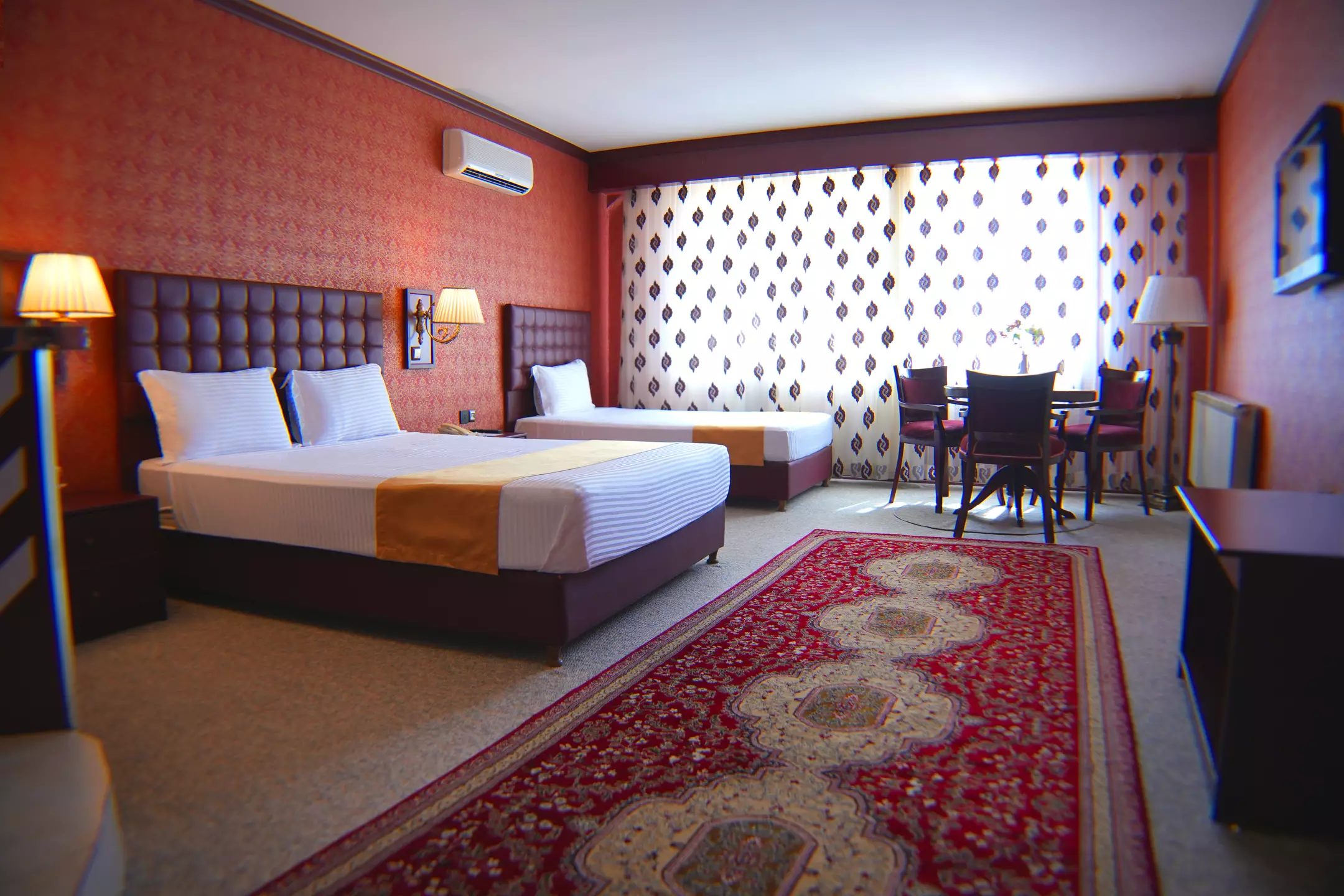 Alibaba https://cdn.alibaba.ir/ostorage/hotel-accommodation-images/6a55ffcaece37da9b7d5bd46_سوئیت 3 نفره.webp